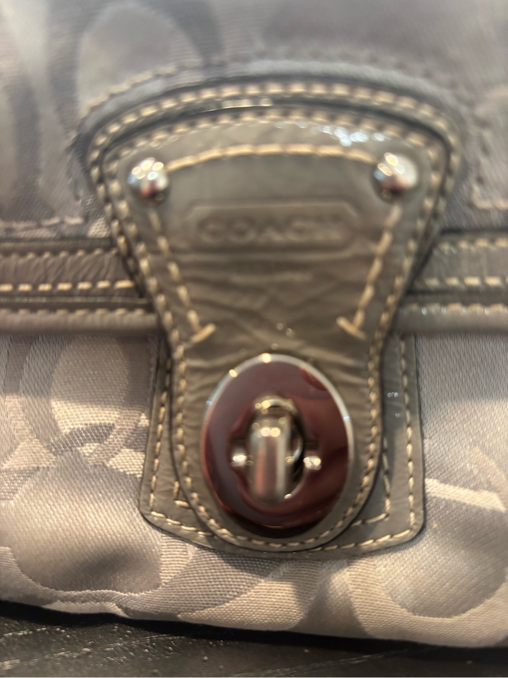 Coach Y2K turn lock Gray Signature
Wristlet - Picture 4 of 9